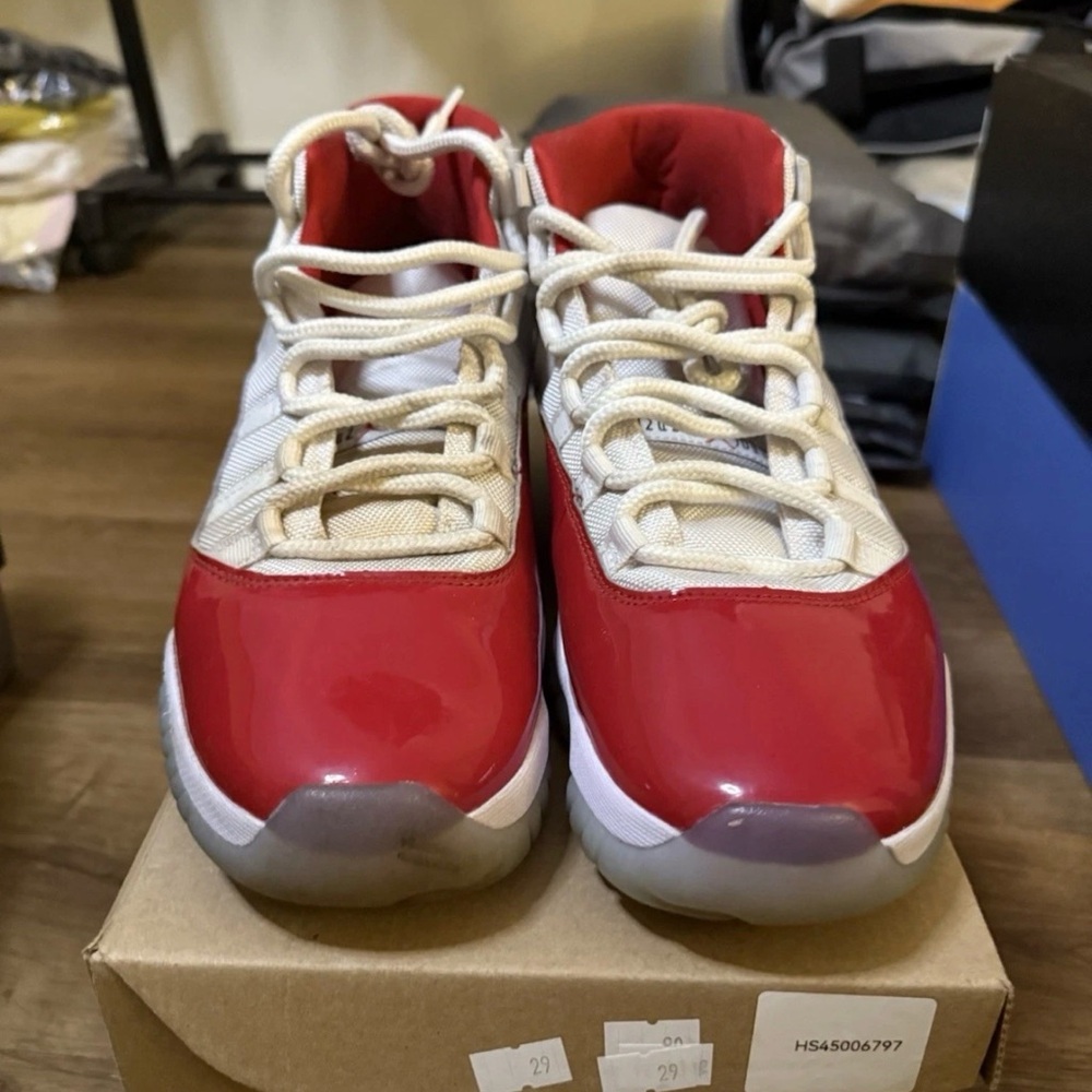 Air Jordan 11 High Cherry Men’s Size 9.5 USED - Picture 3 of 5